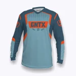 Jersey sepeda custom atau jersey MTB Genethics 2026 warna biru jingga dengan bahan quick-dry breathable untuk bersepeda dan aktivitas olahraga lainnya (Tampak Depan).