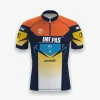 Jersey sepeda custom atau jersey sepeda racing road bike Genethics 2026 warna kuning, biru, jingga dengan bahan quick-dry breathable untuk bersepeda dan aktivitas olahraga lainnya (Tampak Depan).
