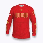 Jersey Indonesia custom Genethics edisi kemerdekaan 2026 warna merah dengan bahan quick-dry breathable cocok untuk jersey sepeda, jersey badminton, jersey padel, jersey lari (Tampak Depan).
