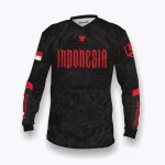 Jersey Indonesia custom Genethics edisi kemerdekaan 2026 warna hitam dengan bahan quick-dry breathable cocok untuk jersey sepeda, jersey badminton, jersey padel, jersey lari (Tampak Depan).